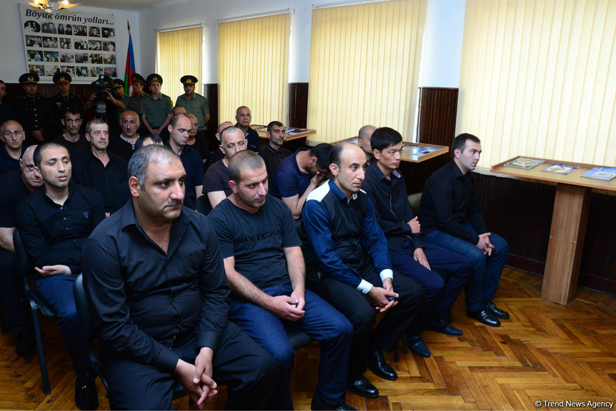 Около 40 помилованных освобождены из четырех исправительных учреждений Азербайджана (ФОТО)