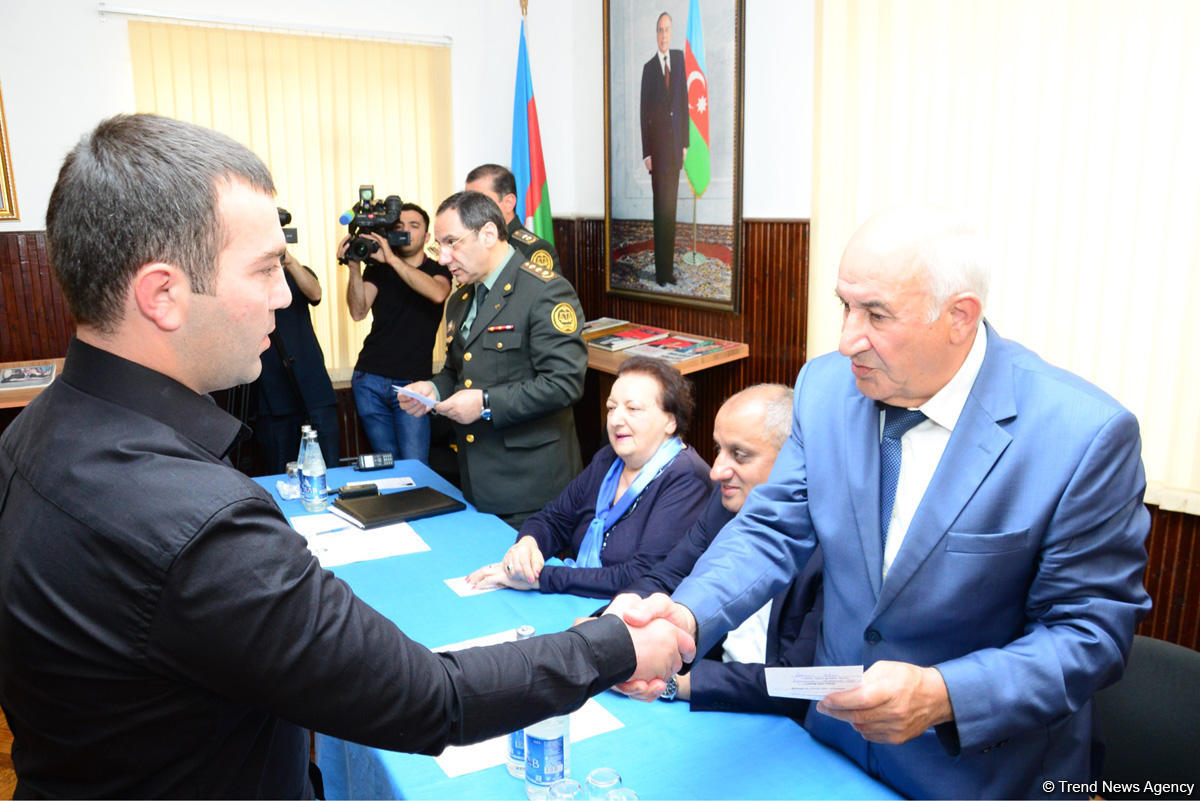 Около 40 помилованных освобождены из четырех исправительных учреждений Азербайджана (ФОТО)