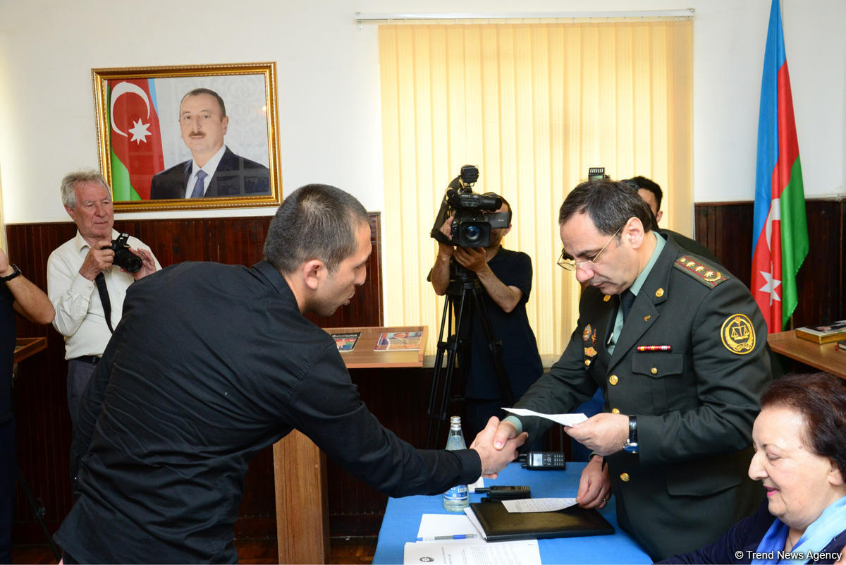 Около 40 помилованных освобождены из четырех исправительных учреждений Азербайджана (ФОТО)