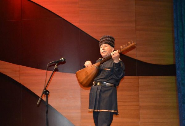 В Баку представили дастан "Лейли и Меджнун" (ФОТО)