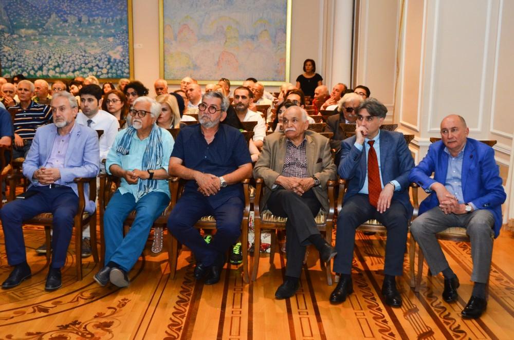 В картинах известных художников история Азербайджанской Демократической Республики (ФОТО)