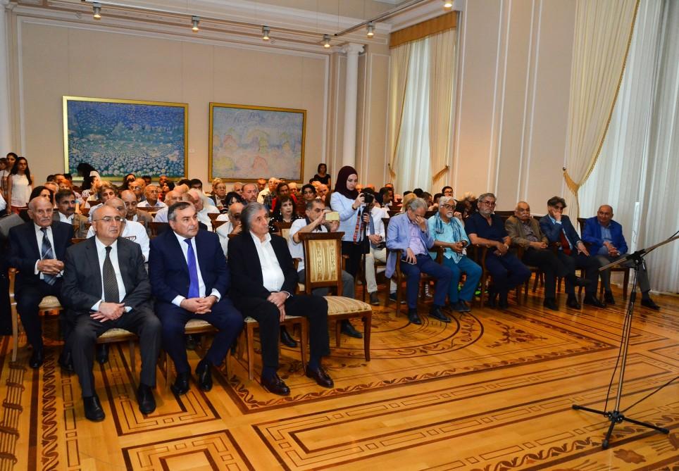 В картинах известных художников история Азербайджанской Демократической Республики (ФОТО)