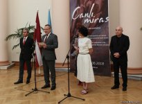 Карабахские скакуны глазами латвийской художницы Даце Штрауса (ФОТО)