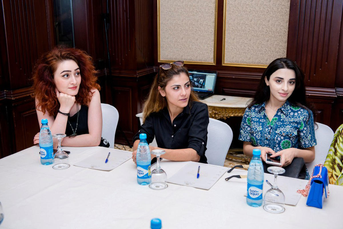 Женские страсти бакинок по дресс-коду (ФОТО)