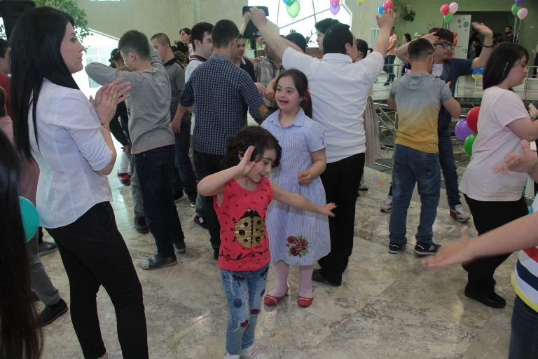 Для воспитанников Центра реабилитации лиц с синдромом Дауна устроили праздник (ФОТО)