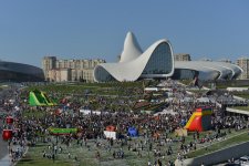 Вице-президент Фонда Гейдара Алиева Лейла Алиева посетила грандиозный "Детский фестиваль" в Парке Центра Гейдара Алиева (ФОТО)