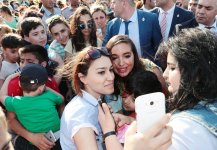 Вице-президент Фонда Гейдара Алиева Лейла Алиева посетила грандиозный "Детский фестиваль" в Парке Центра Гейдара Алиева (ФОТО)