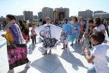 Вице-президент Фонда Гейдара Алиева Лейла Алиева посетила грандиозный "Детский фестиваль" в Парке Центра Гейдара Алиева (ФОТО)