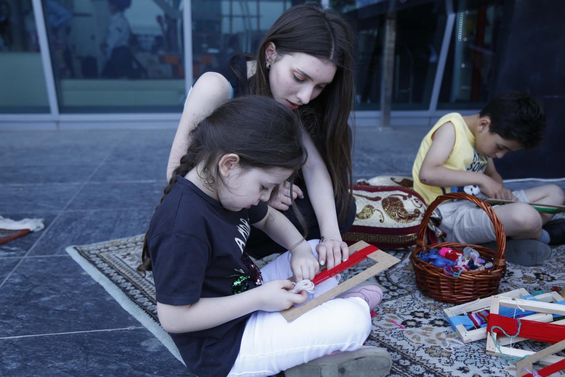 Как в Азербайджане дети помогают детям (ФОТО)
