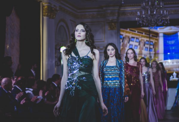 Светский раут Азербайджана в Санкт-Петербурге –  дефиле Фахрии Халафовой, арт Эльшада Ахмедова…(ВИДЕО, ФОТО)