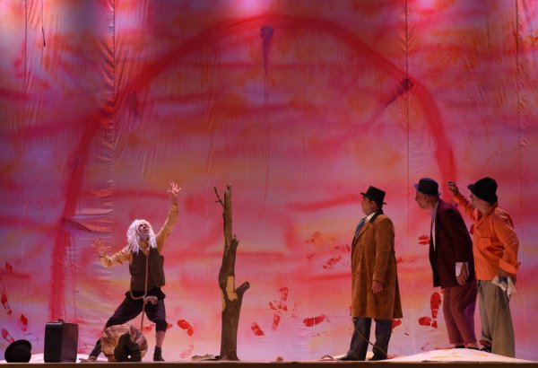 Баку в ожидании Годо, или Завязшие во времени  (ФОТО)