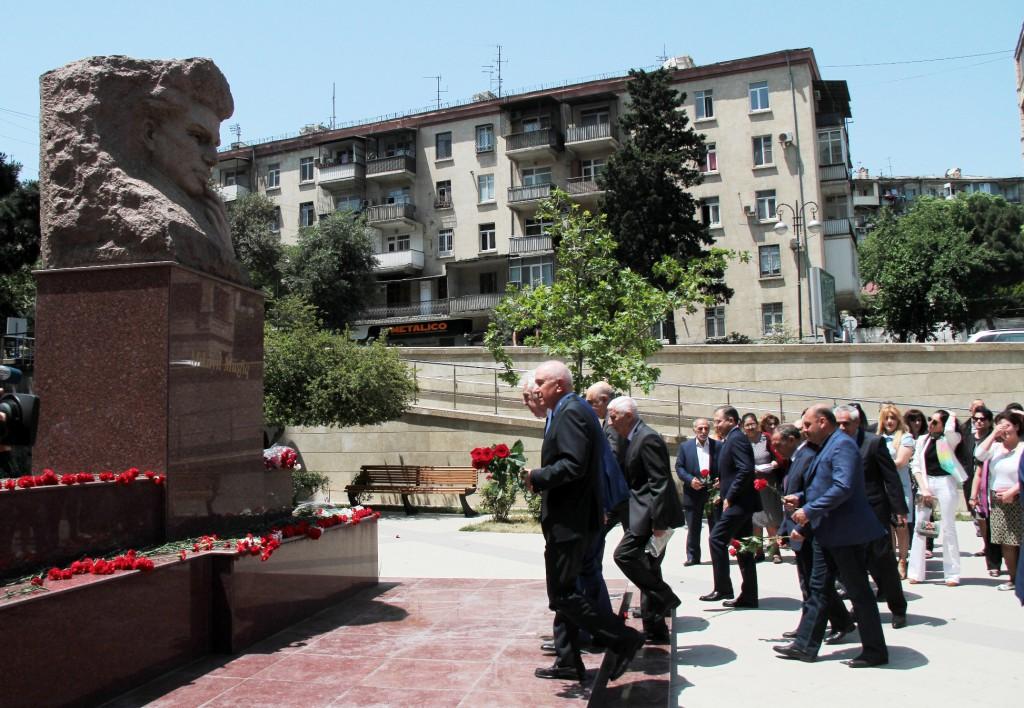 Короткая жизнь и значимый след в литературе: вспоминая Микаила Мушфига (ФОТО)