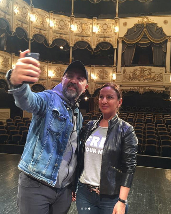 Актер турецкого сериала "Paramparça" приехал в Баку (ФОТО)