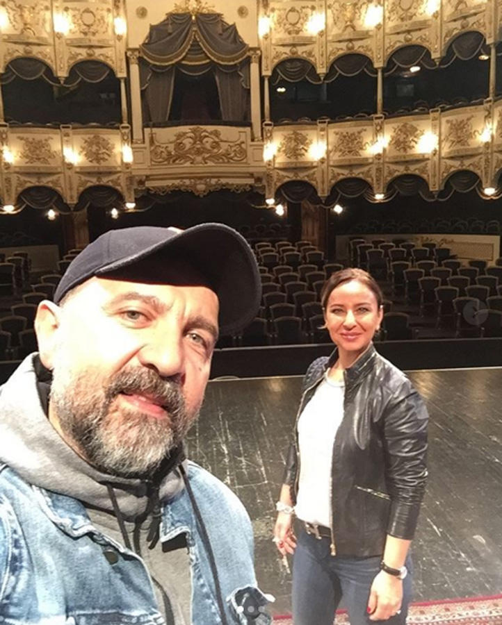 Актер турецкого сериала "Paramparça" приехал в Баку (ФОТО)