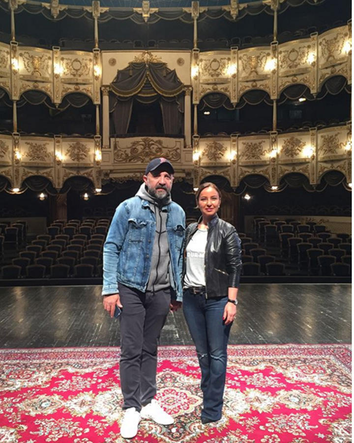 Актер турецкого сериала "Paramparça" приехал в Баку (ФОТО)