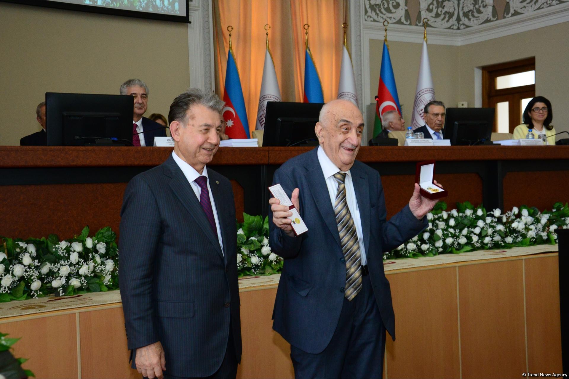 В Баку состоялась церемония вручения «Золотой медали имени Низами Гянджеви» (ФОТО)