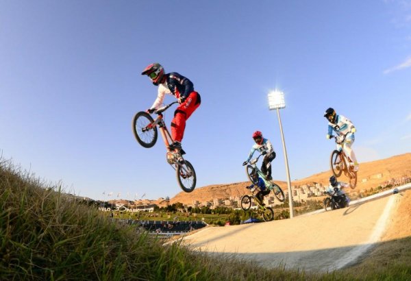 Современные рыцари в Баку, или Праздник "железных коней" (ФОТО)