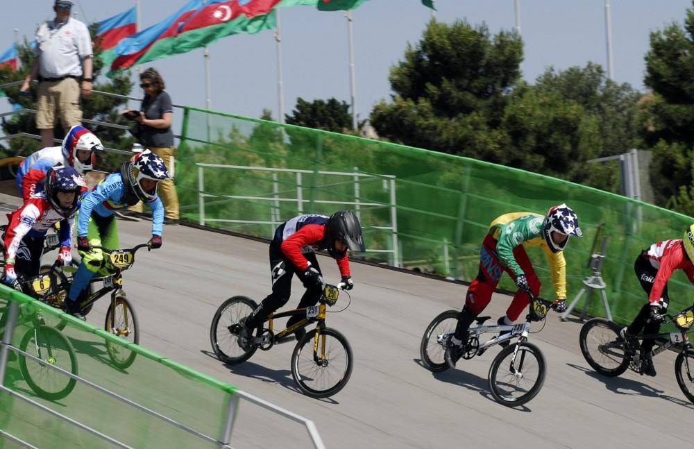 Современные рыцари в Баку, или Праздник "железных коней" (ФОТО)