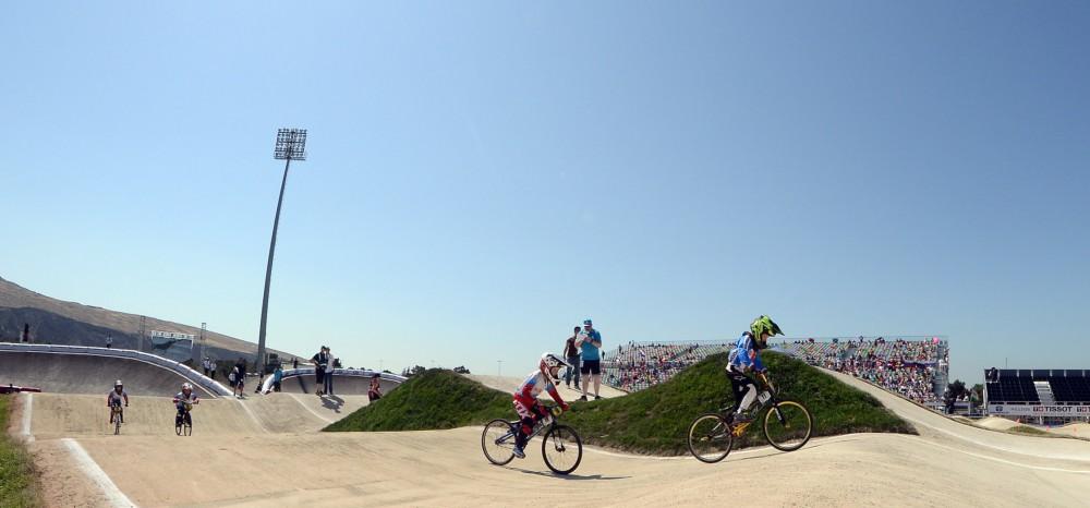 Современные рыцари в Баку, или Праздник "железных коней" (ФОТО)
