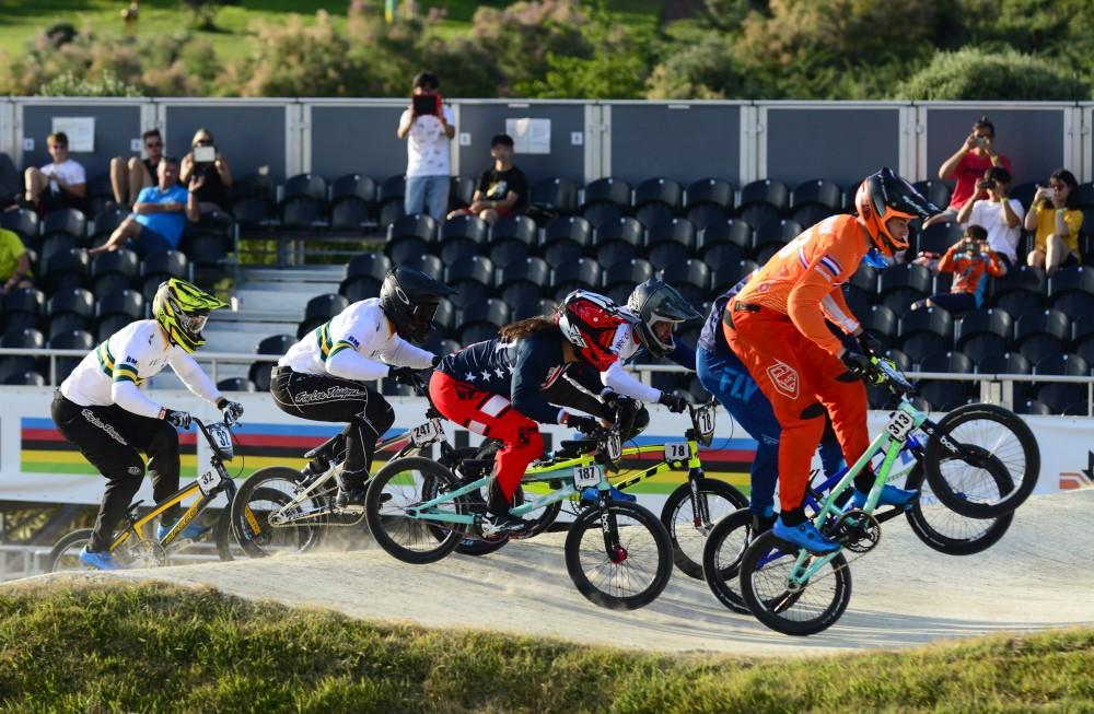 Современные рыцари в Баку, или Праздник "железных коней" (ФОТО)