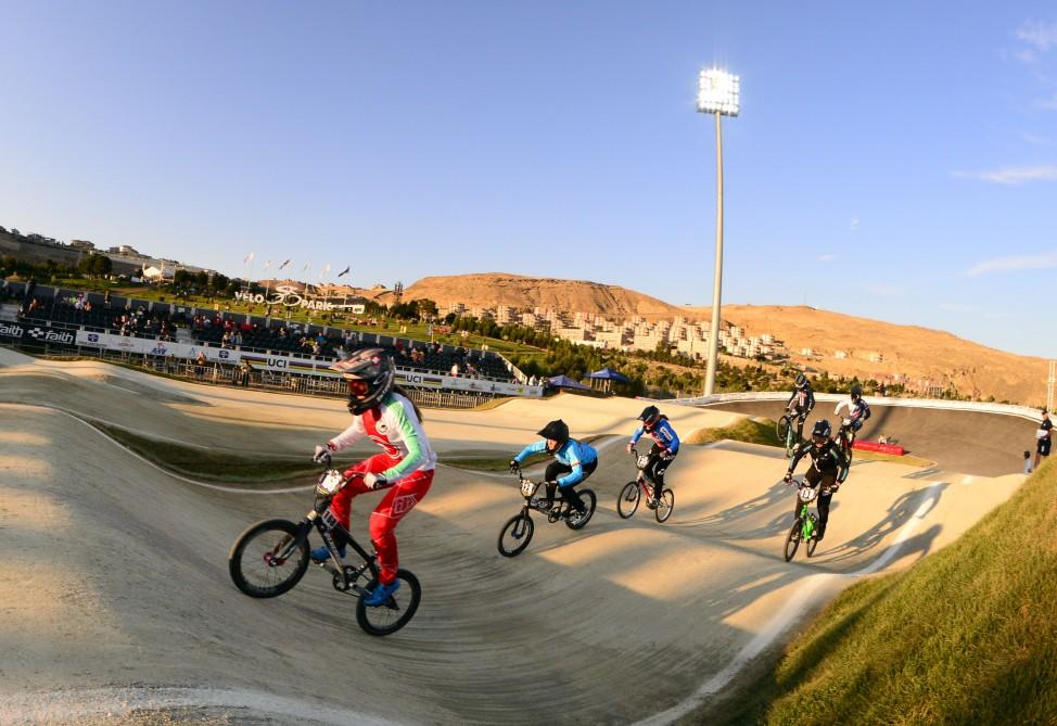 Современные рыцари в Баку, или Праздник "железных коней" (ФОТО)
