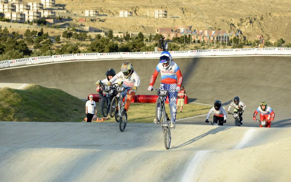 Современные рыцари в Баку, или Праздник "железных коней" (ФОТО)