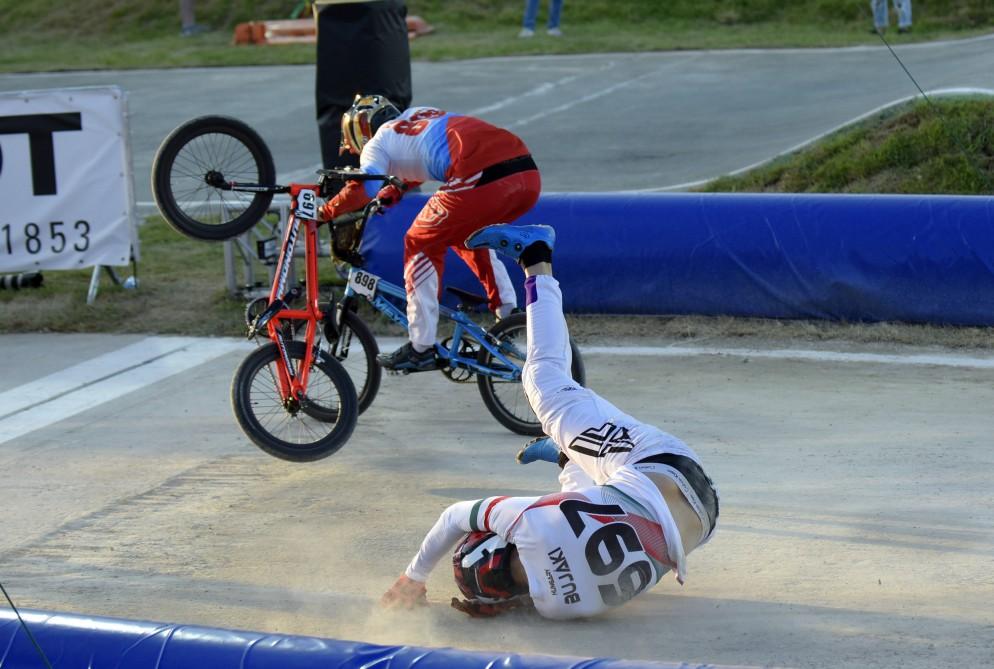 Современные рыцари в Баку, или Праздник "железных коней" (ФОТО)