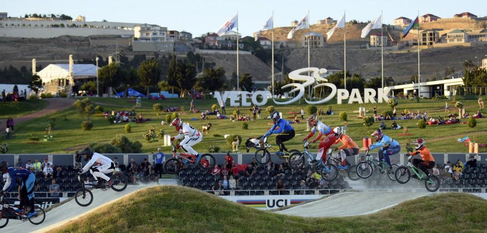 Современные рыцари в Баку, или Праздник "железных коней" (ФОТО)