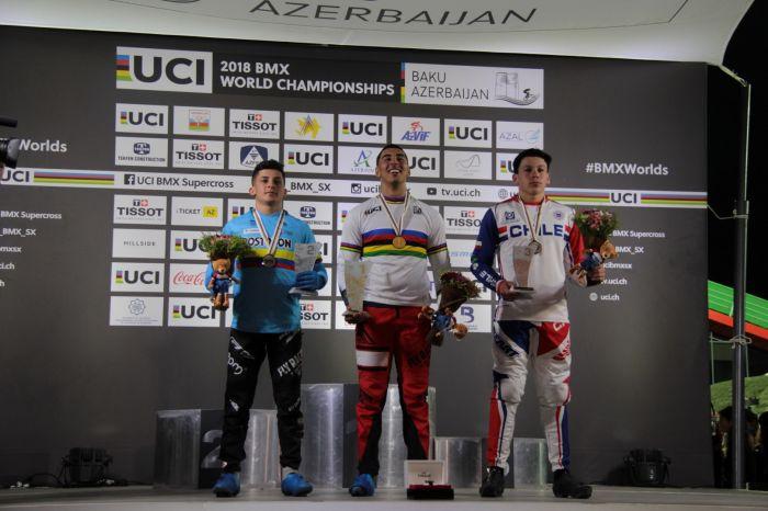 Современные рыцари в Баку, или Праздник "железных коней" (ФОТО)