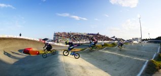 Современные рыцари в Баку, или Праздник "железных коней" (ФОТО)