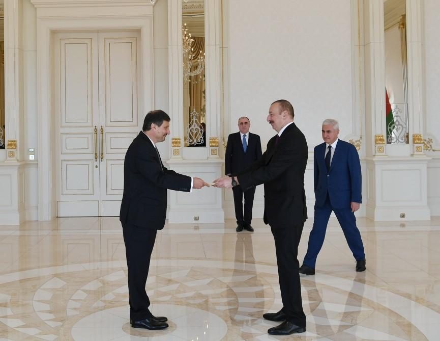 Президент Ильхам Алиев принял верительные грамоты новых послов ряда стран (ФОТО) (версия 2)