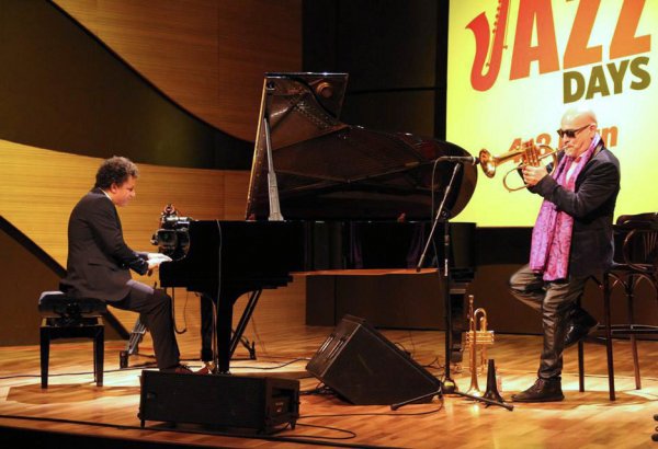 Летние дни джаза в Баку посвятили всем матерям мира (ФОТО)