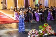 Грандиозный вечер Айгюн Самедзаде – Азан, Ангелы, легендарная Мушарраф Акай,  звездное небо Баку (ФОТО)