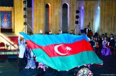 Грандиозный вечер Айгюн Самедзаде – Азан, Ангелы, легендарная Мушарраф Акай,  звездное небо Баку (ФОТО)