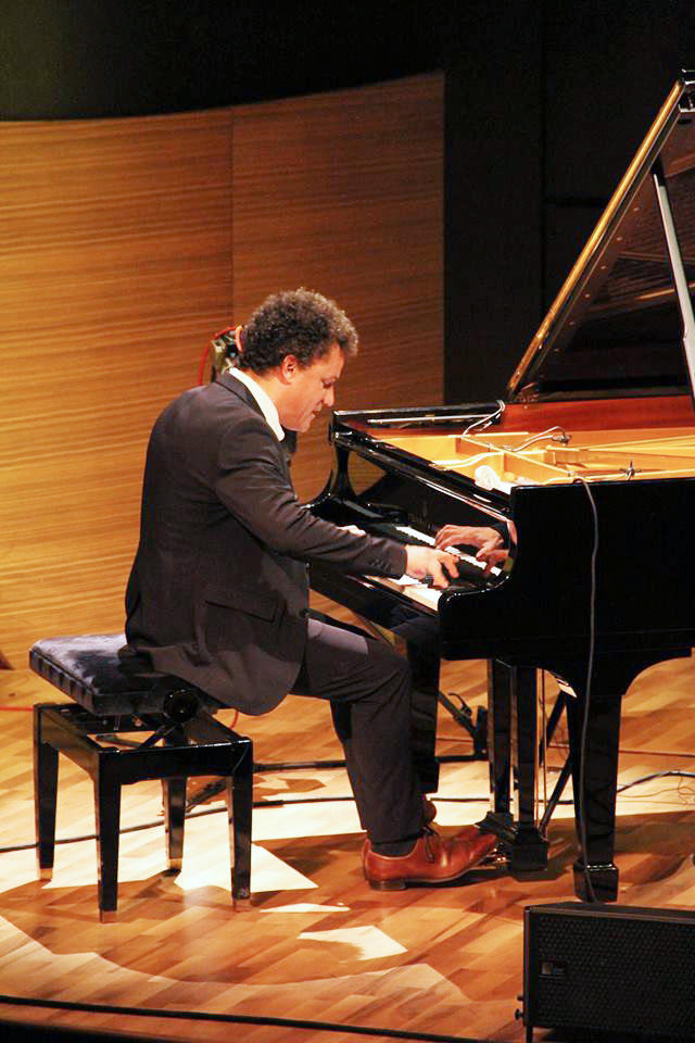 Летние дни джаза в Баку посвятили всем матерям мира (ФОТО)