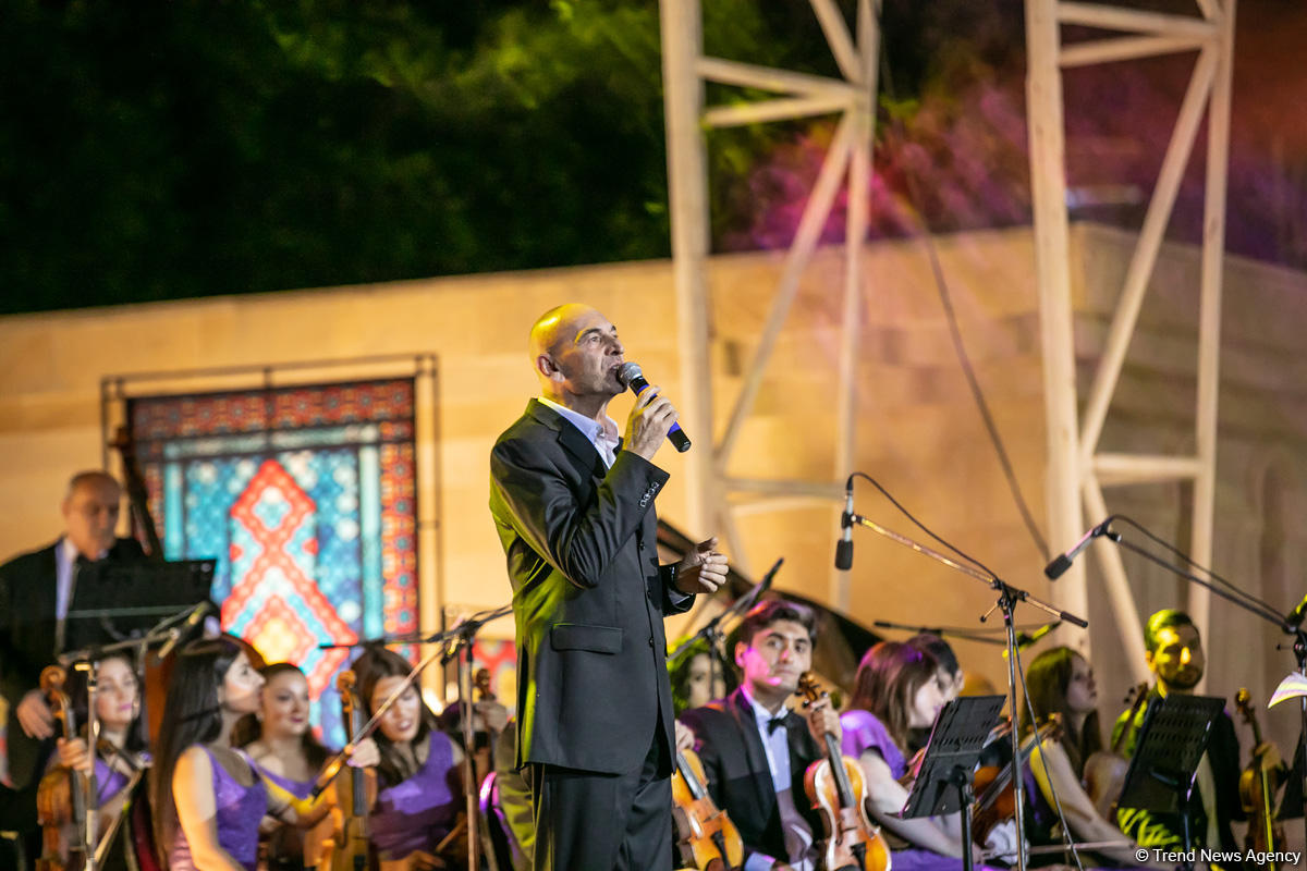 Грандиозный вечер Айгюн Самедзаде – Азан, Ангелы, легендарная Мушарраф Акай,  звездное небо Баку (ФОТО)