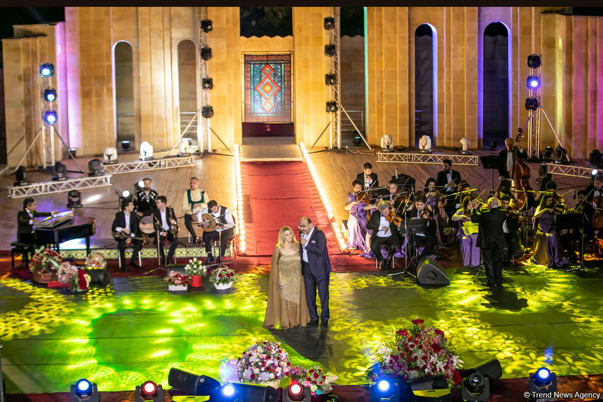 Грандиозный вечер Айгюн Самедзаде – Азан, Ангелы, легендарная Мушарраф Акай,  звездное небо Баку (ФОТО)