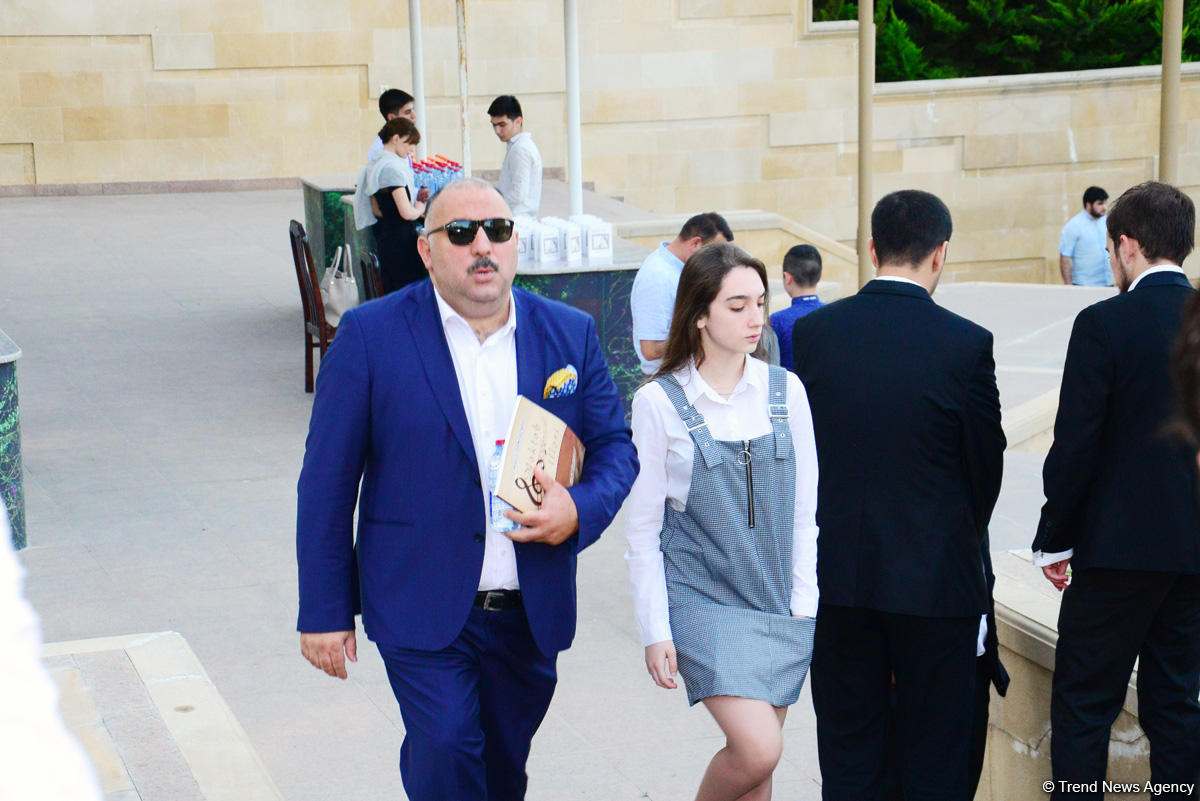 Грандиозный вечер Айгюн Самедзаде – Азан, Ангелы, легендарная Мушарраф Акай,  звездное небо Баку (ФОТО)