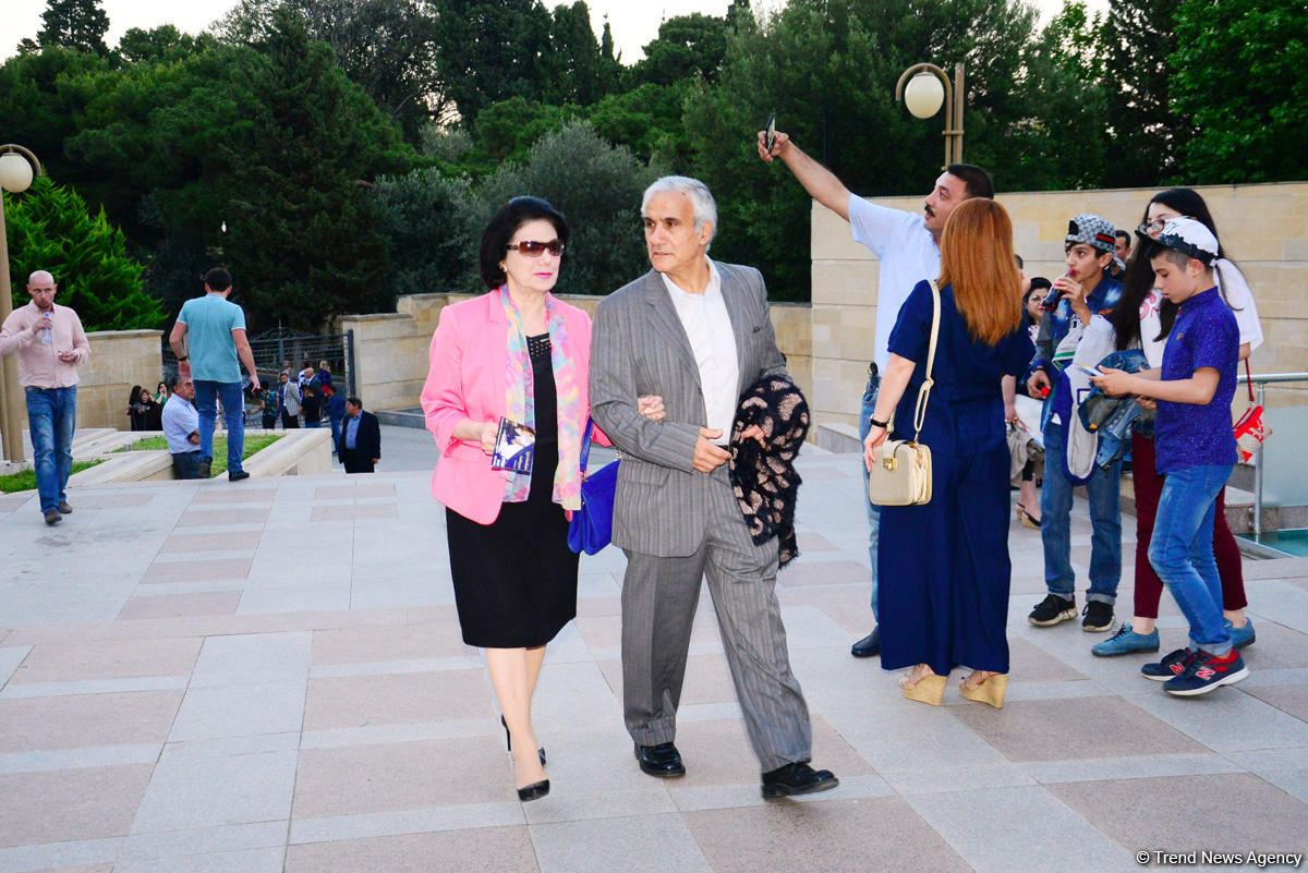 Грандиозный вечер Айгюн Самедзаде – Азан, Ангелы, легендарная Мушарраф Акай,  звездное небо Баку (ФОТО)