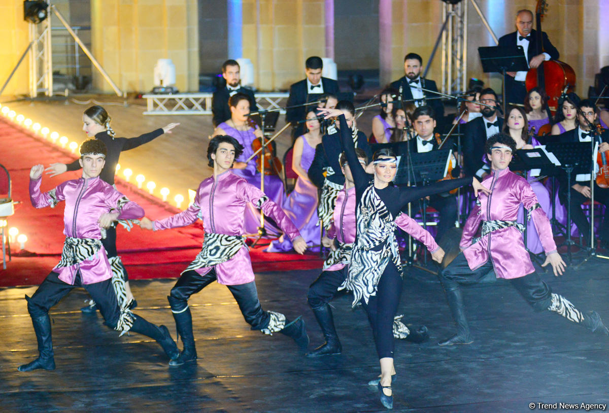 Грандиозный вечер Айгюн Самедзаде – Азан, Ангелы, легендарная Мушарраф Акай,  звездное небо Баку (ФОТО)