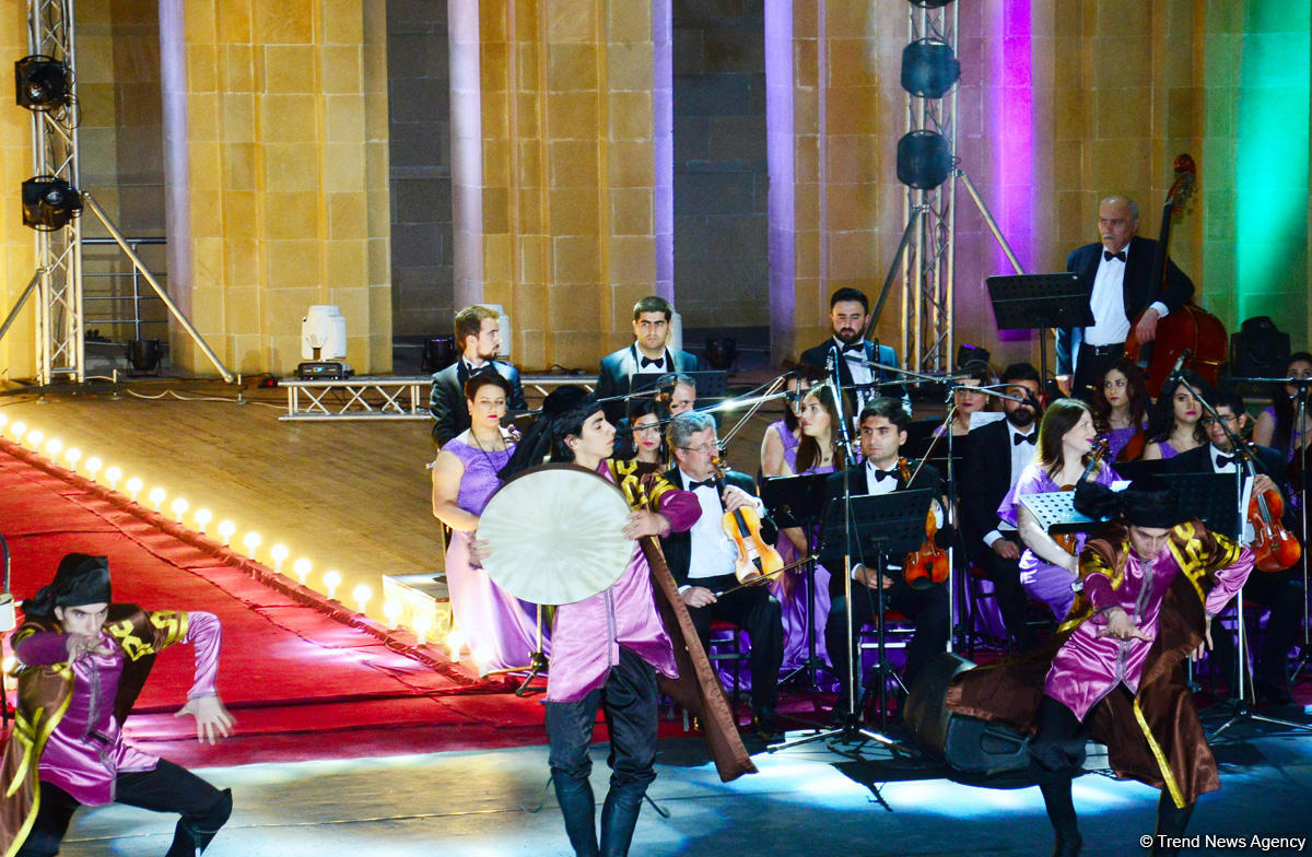 Грандиозный вечер Айгюн Самедзаде – Азан, Ангелы, легендарная Мушарраф Акай,  звездное небо Баку (ФОТО)