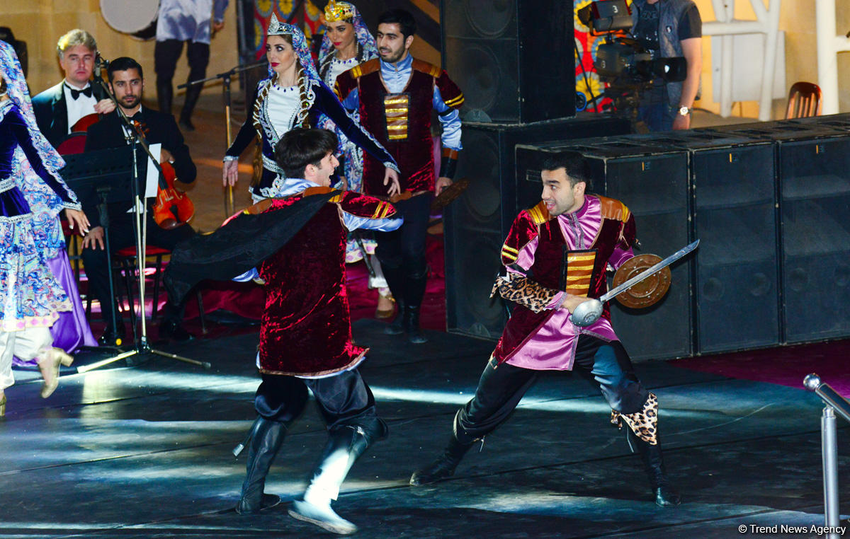 Грандиозный вечер Айгюн Самедзаде – Азан, Ангелы, легендарная Мушарраф Акай,  звездное небо Баку (ФОТО)