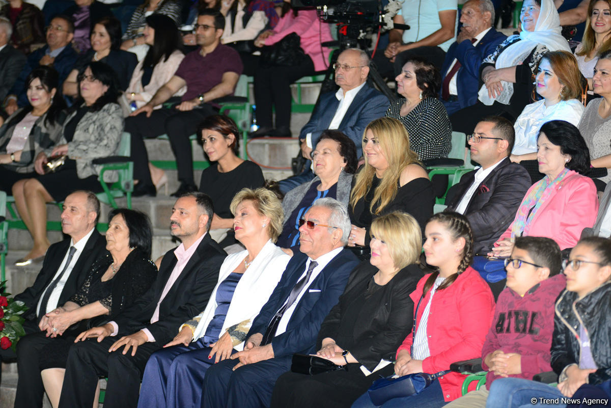 Грандиозный вечер Айгюн Самедзаде – Азан, Ангелы, легендарная Мушарраф Акай,  звездное небо Баку (ФОТО)