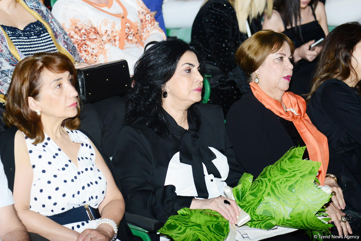 Грандиозный вечер Айгюн Самедзаде – Азан, Ангелы, легендарная Мушарраф Акай,  звездное небо Баку (ФОТО)