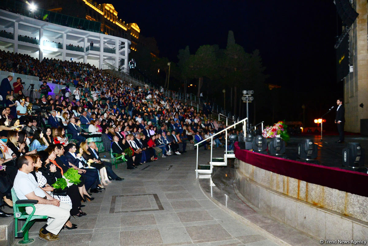 Грандиозный вечер Айгюн Самедзаде – Азан, Ангелы, легендарная Мушарраф Акай,  звездное небо Баку (ФОТО)