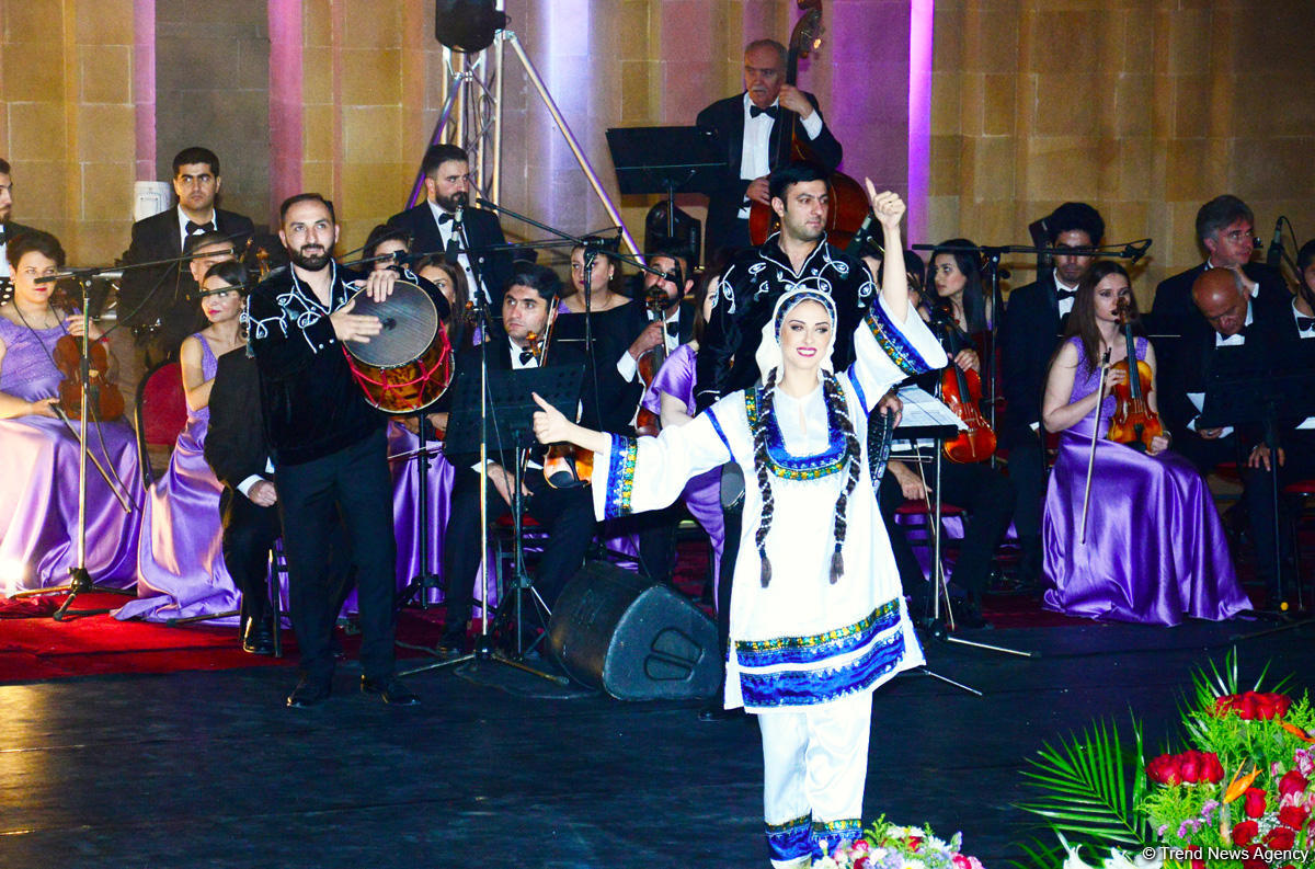 Грандиозный вечер Айгюн Самедзаде – Азан, Ангелы, легендарная Мушарраф Акай,  звездное небо Баку (ФОТО)