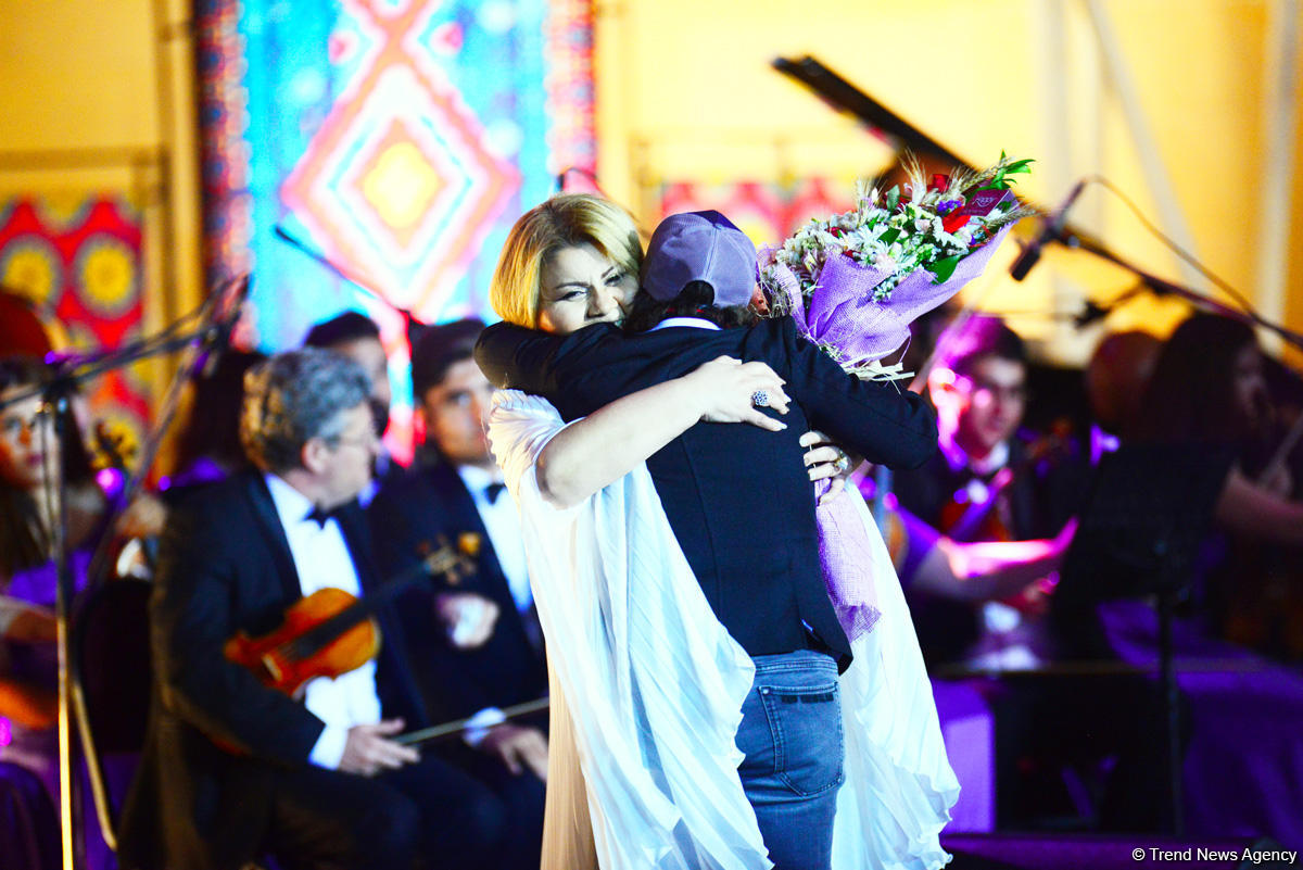 Грандиозный вечер Айгюн Самедзаде – Азан, Ангелы, легендарная Мушарраф Акай,  звездное небо Баку (ФОТО)