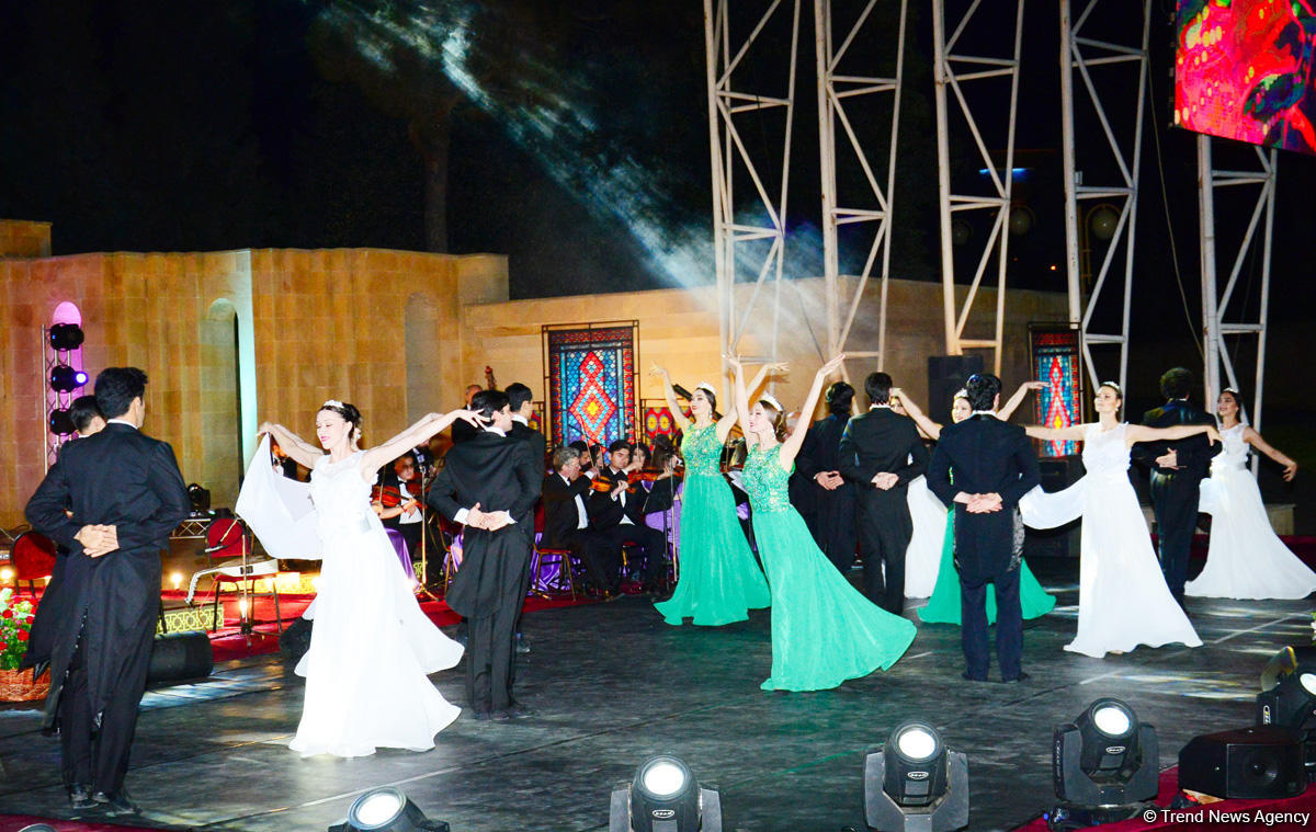 Грандиозный вечер Айгюн Самедзаде – Азан, Ангелы, легендарная Мушарраф Акай,  звездное небо Баку (ФОТО)