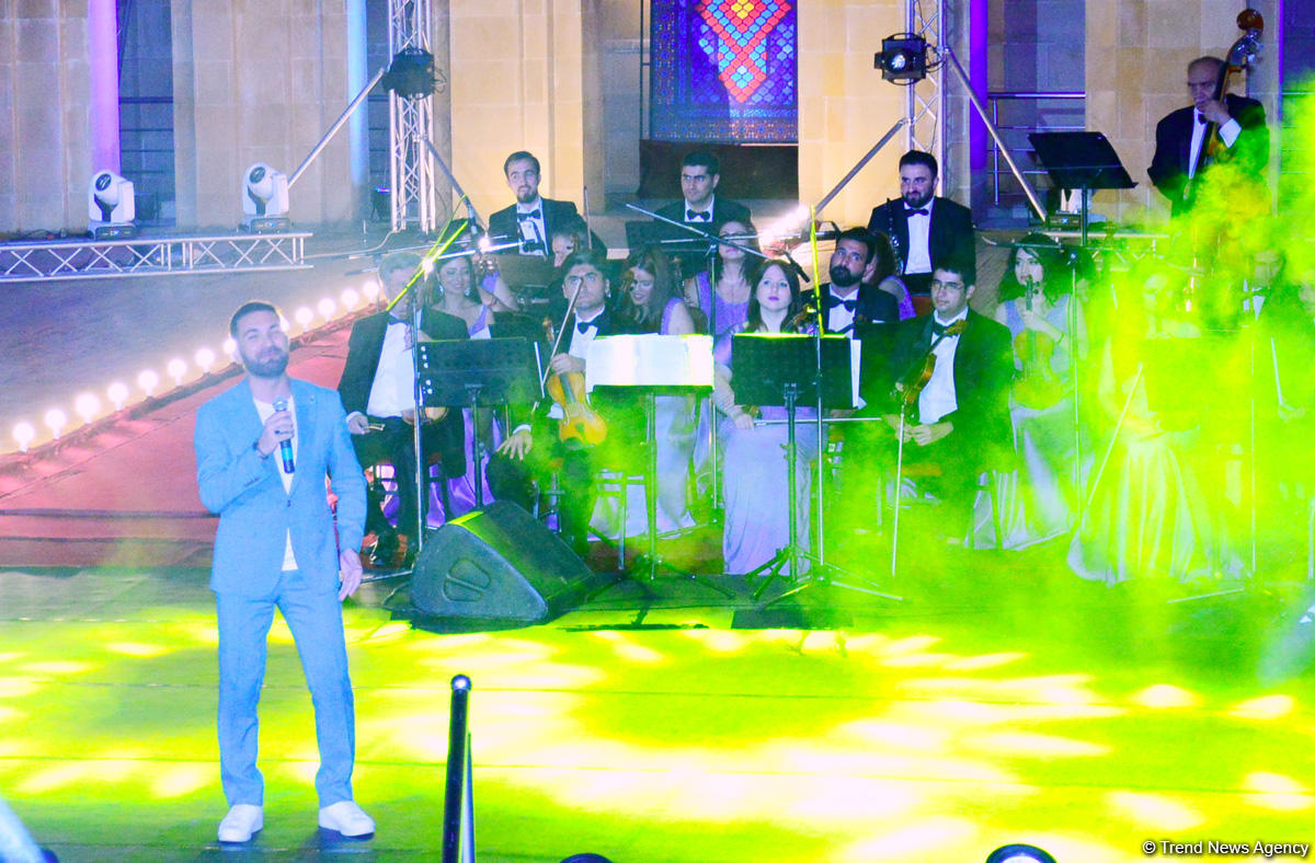 Грандиозный вечер Айгюн Самедзаде – Азан, Ангелы, легендарная Мушарраф Акай,  звездное небо Баку (ФОТО)