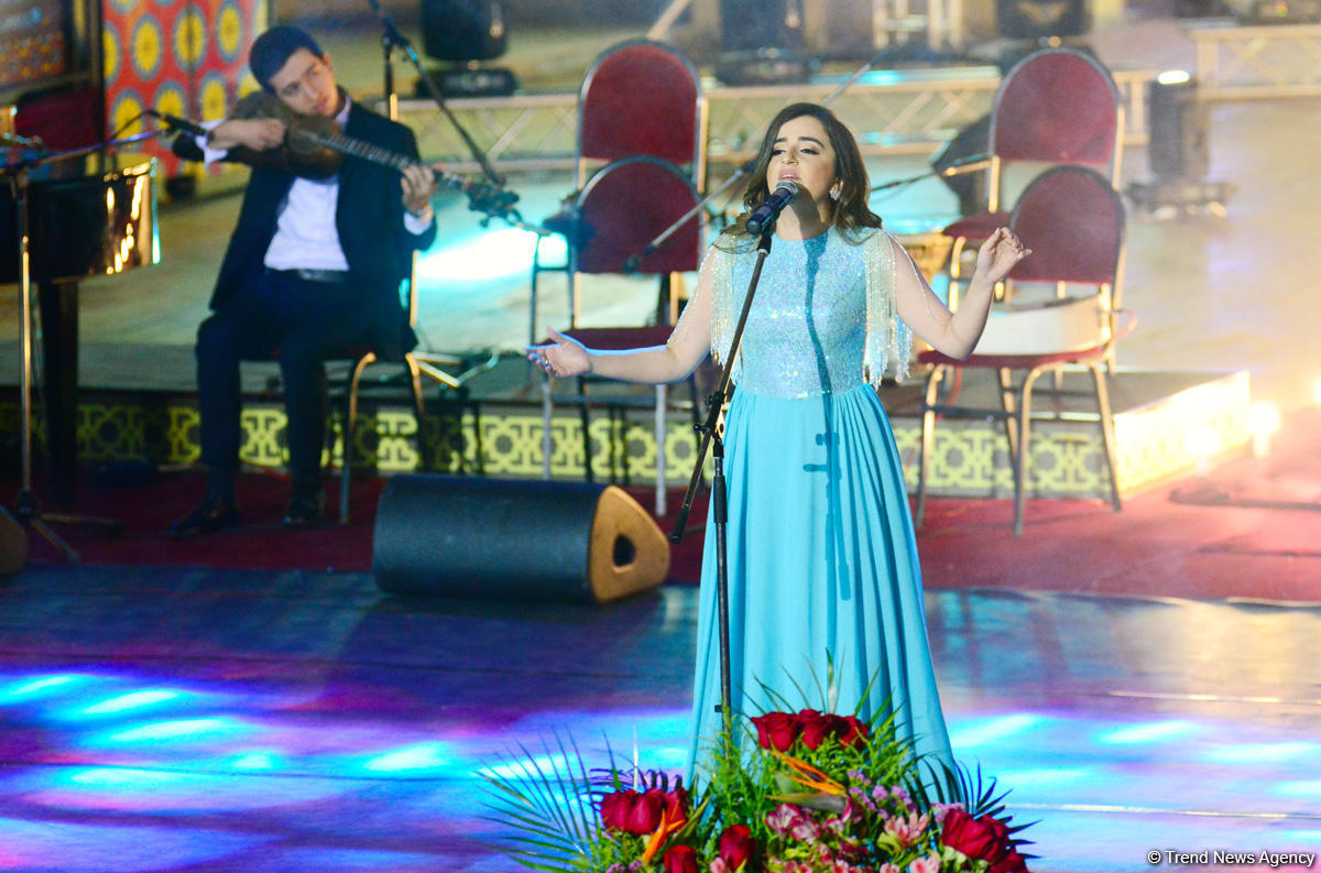 Грандиозный вечер Айгюн Самедзаде – Азан, Ангелы, легендарная Мушарраф Акай,  звездное небо Баку (ФОТО)